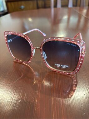Steve Madden 100% UV protection,pink tortoise shell w/rhinestones, gold arms